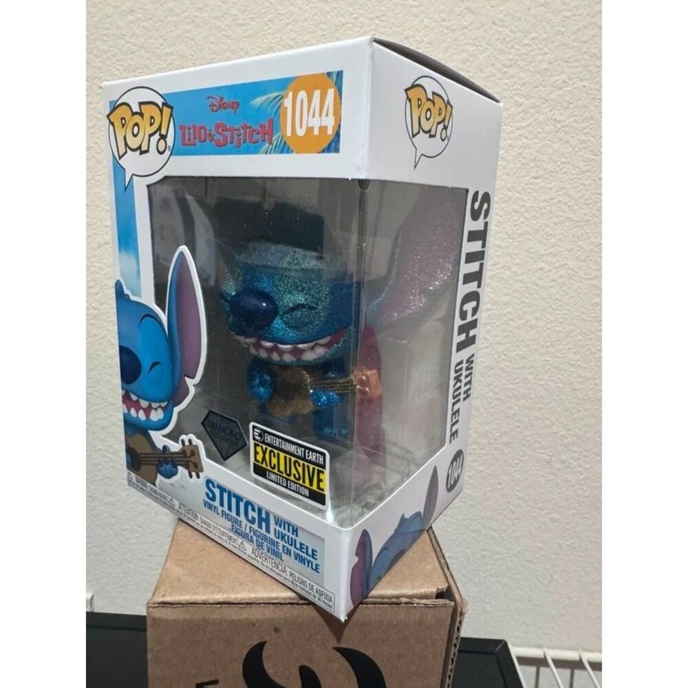Funko Pop! Disney Lilo & Stitch Stitch w/ Ukulele #1044 Diamond EE Exclusive